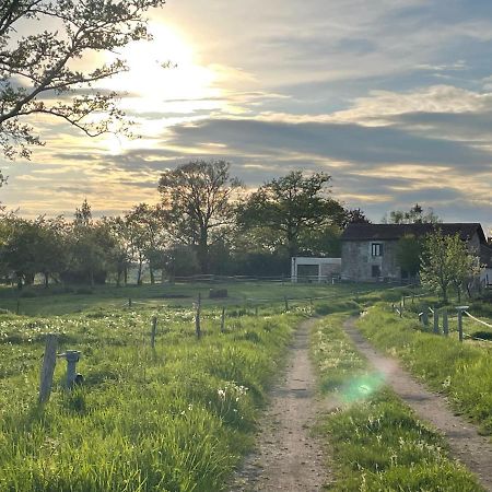 Gite A La Campagne Au Bord D'Un Lac 8 Personnes Saint-Quentin-sur-Charente Exterior foto